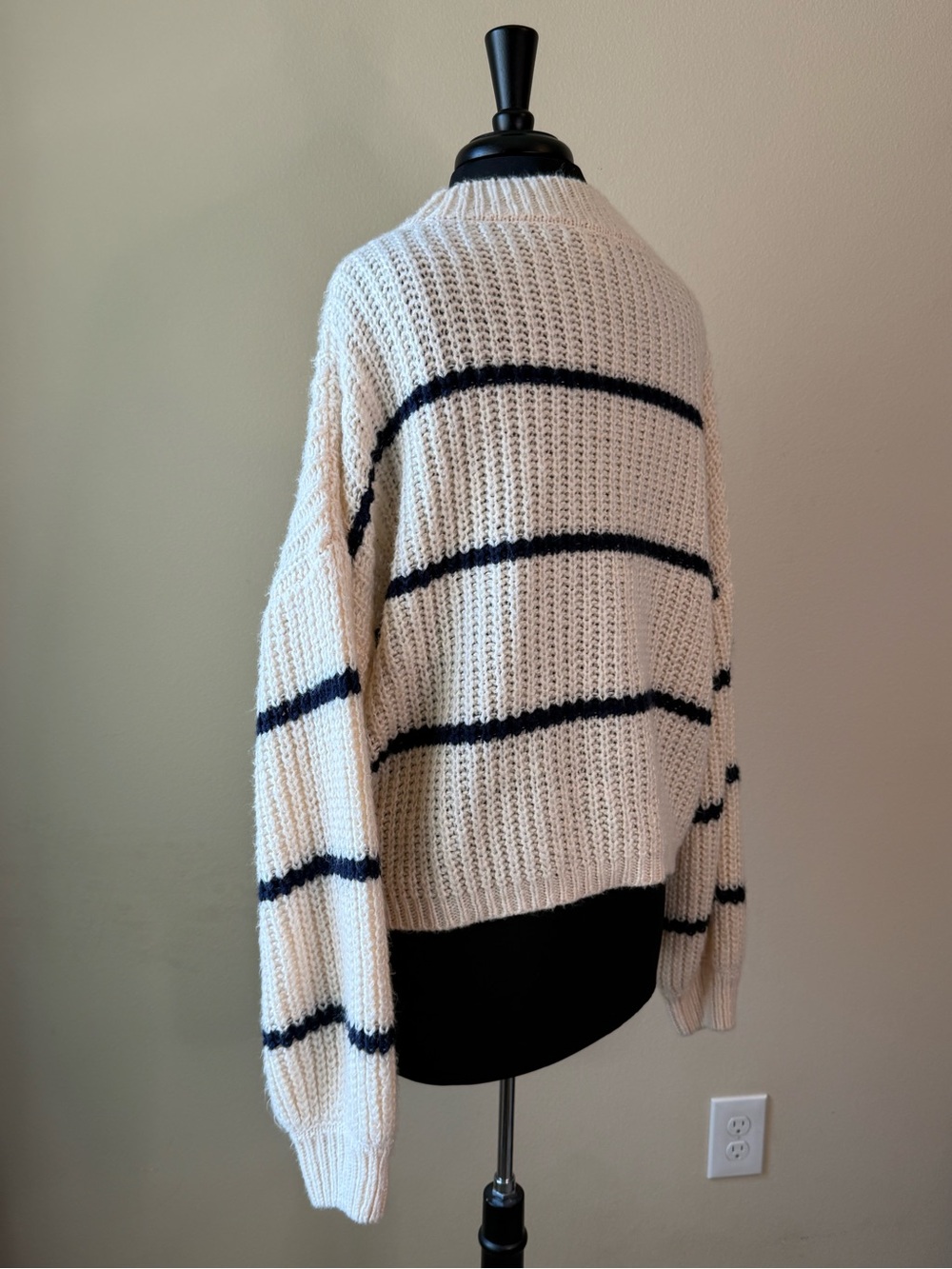 HYFVE Sweater Size Large Striped Cream Navy Shaker Knit - Picture 6 of 14